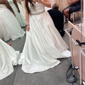 Wedding dress size large 12-14 size